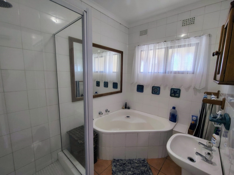 4 Bedroom Property for Sale in Gonubie Eastern Cape